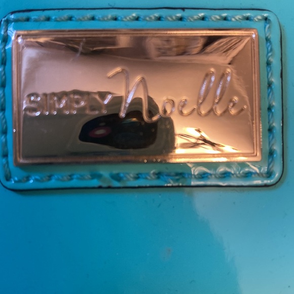 Simply Noelle teal Patent leather handbag- like new - Picture 3 of 6